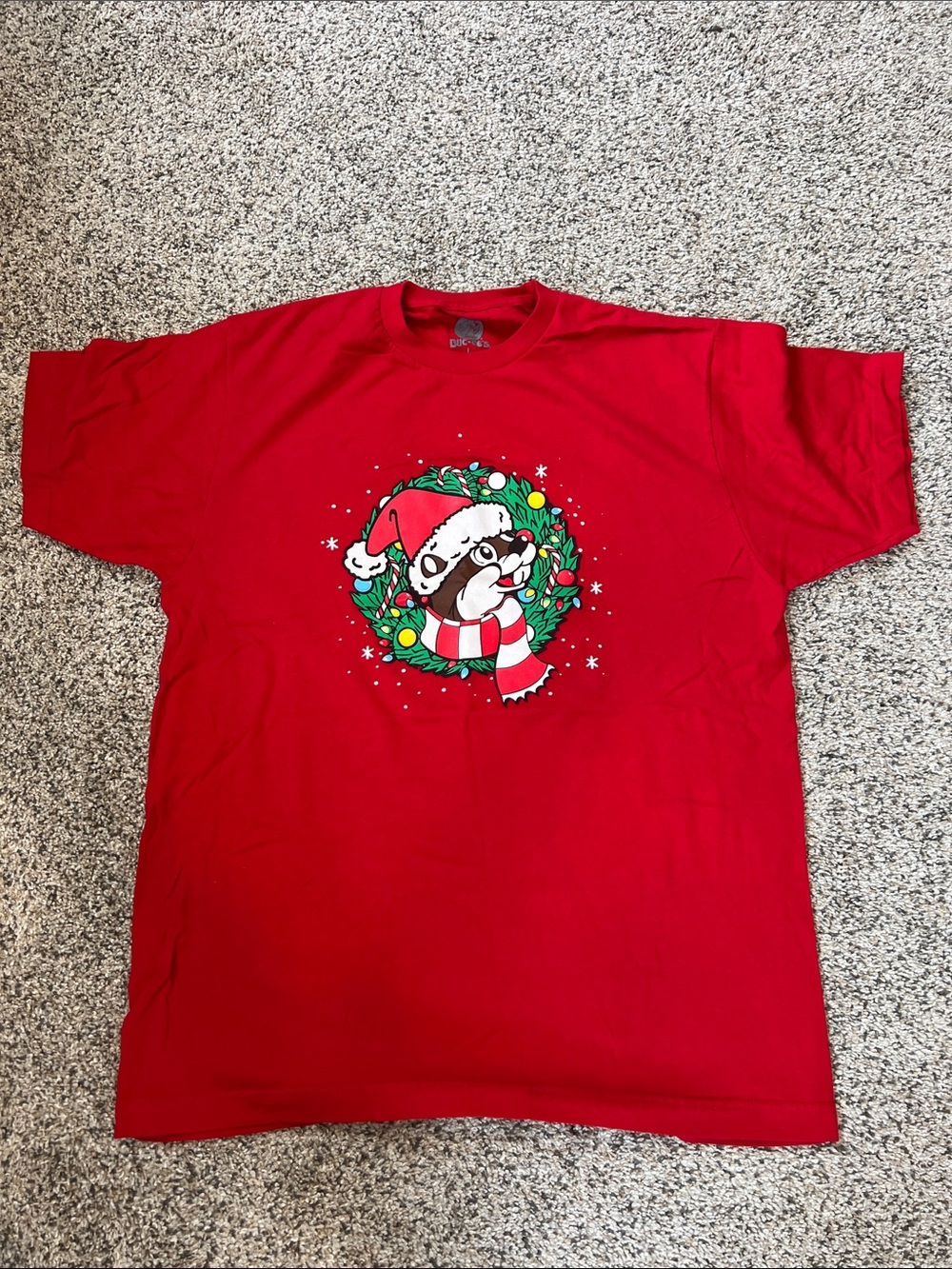 Bucees Wreath Tee